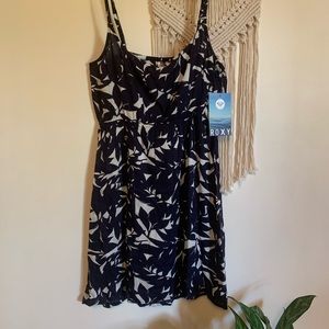 ROXY Mini Dress. Size MEDIUM. Navy and White. Leaf pattern. Tropical